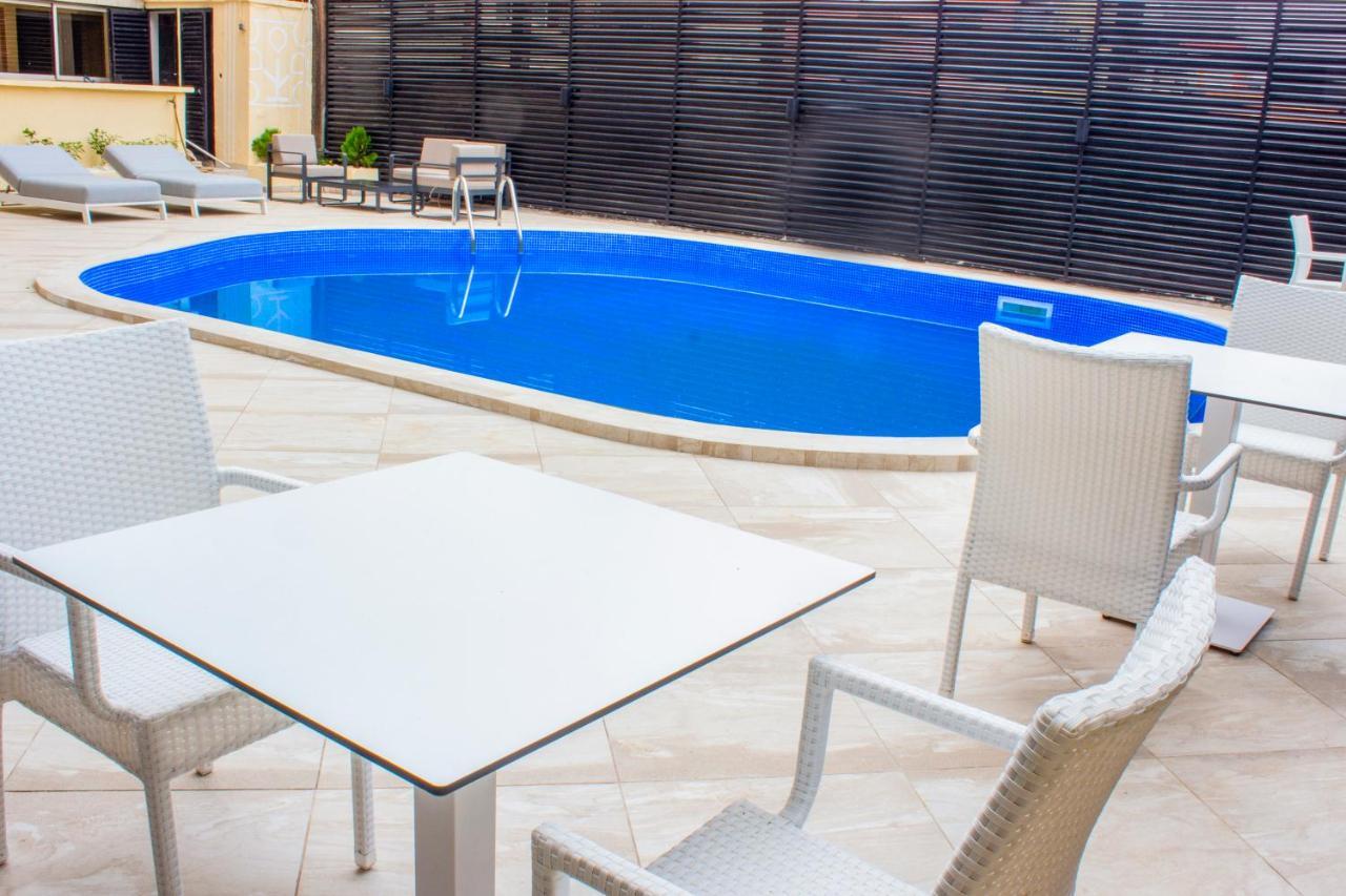 Merina Hotel Яунде Экстерьер фото