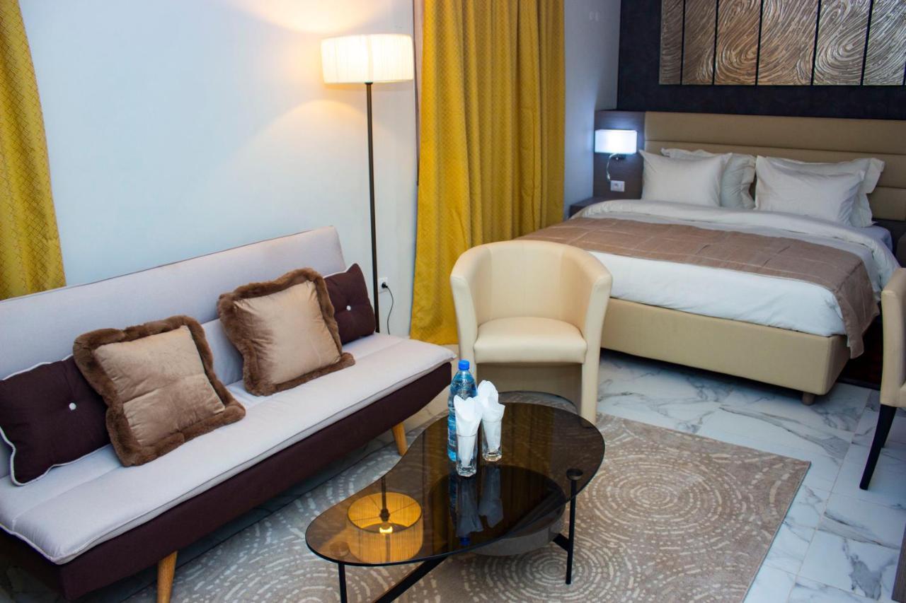 Merina Hotel Яунде Экстерьер фото