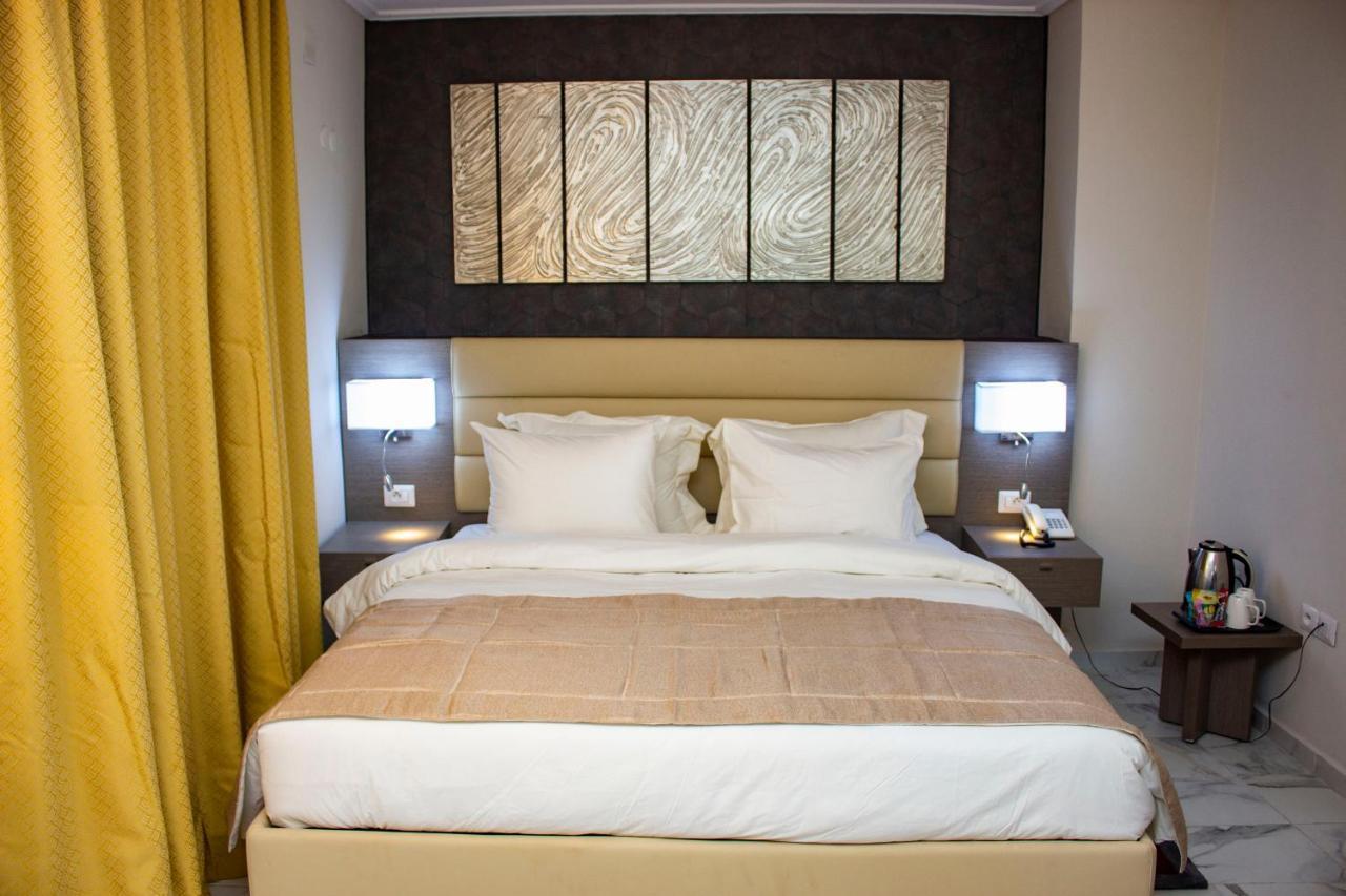 Merina Hotel Яунде Экстерьер фото