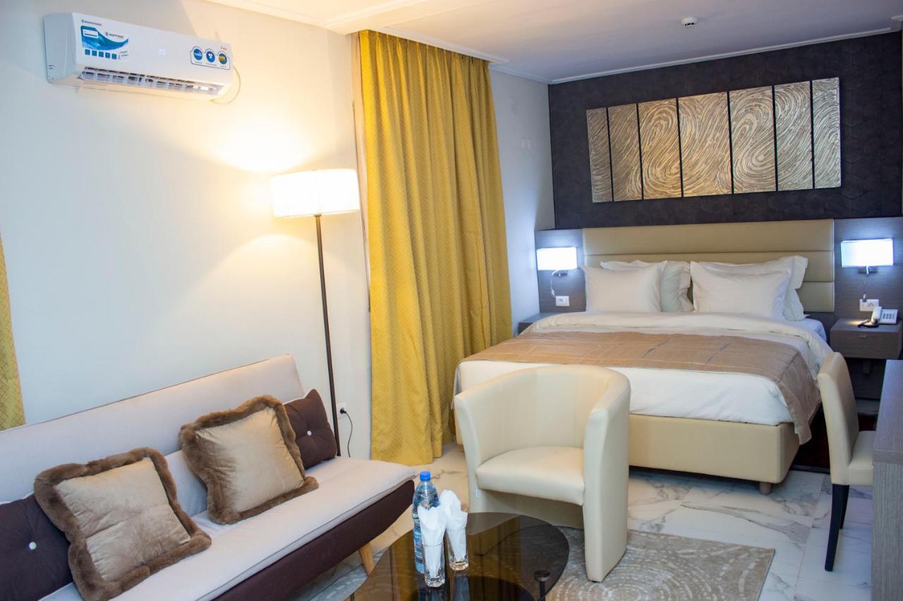 Merina Hotel Яунде Экстерьер фото