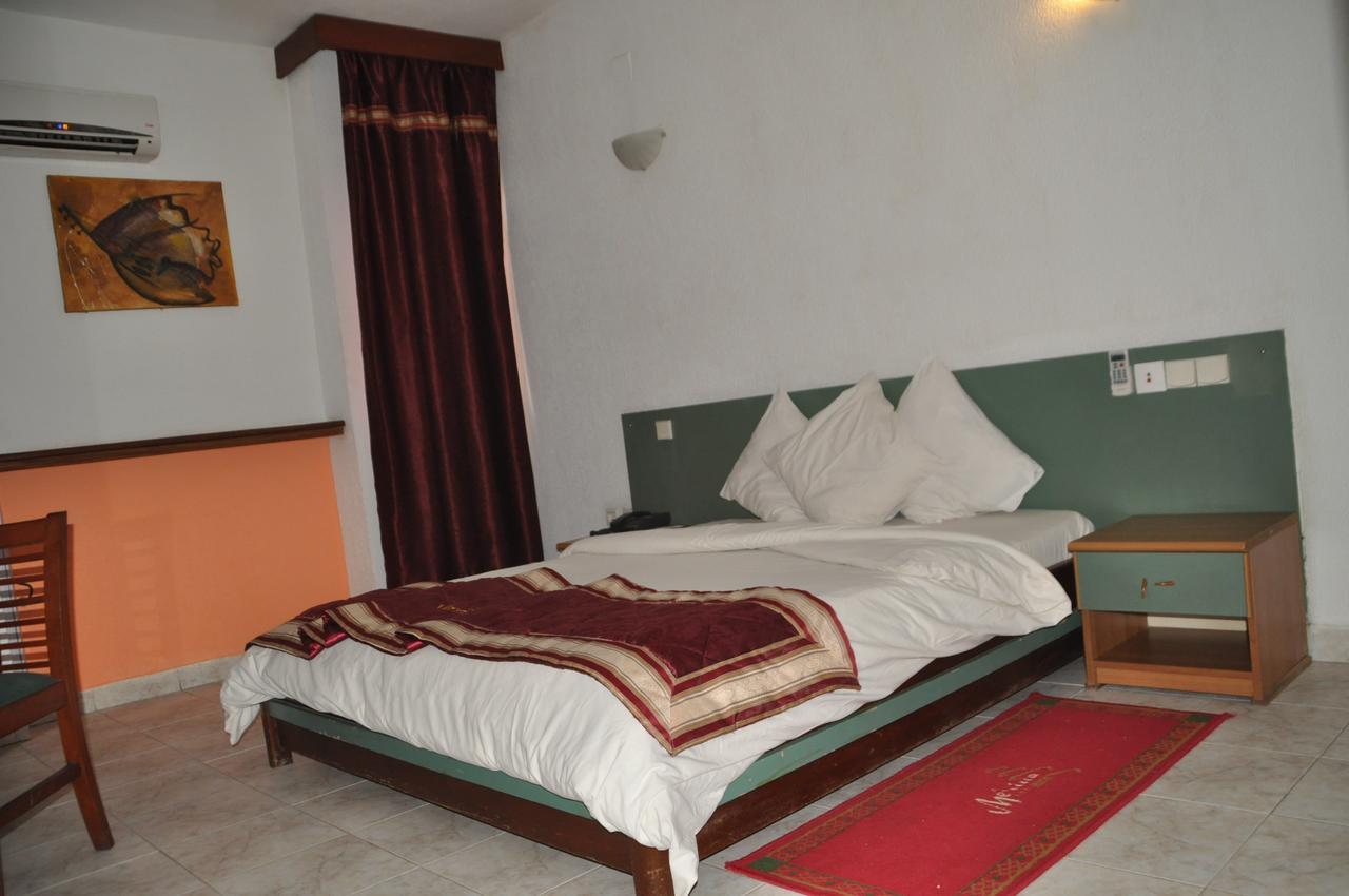 Merina Hotel Яунде Экстерьер фото