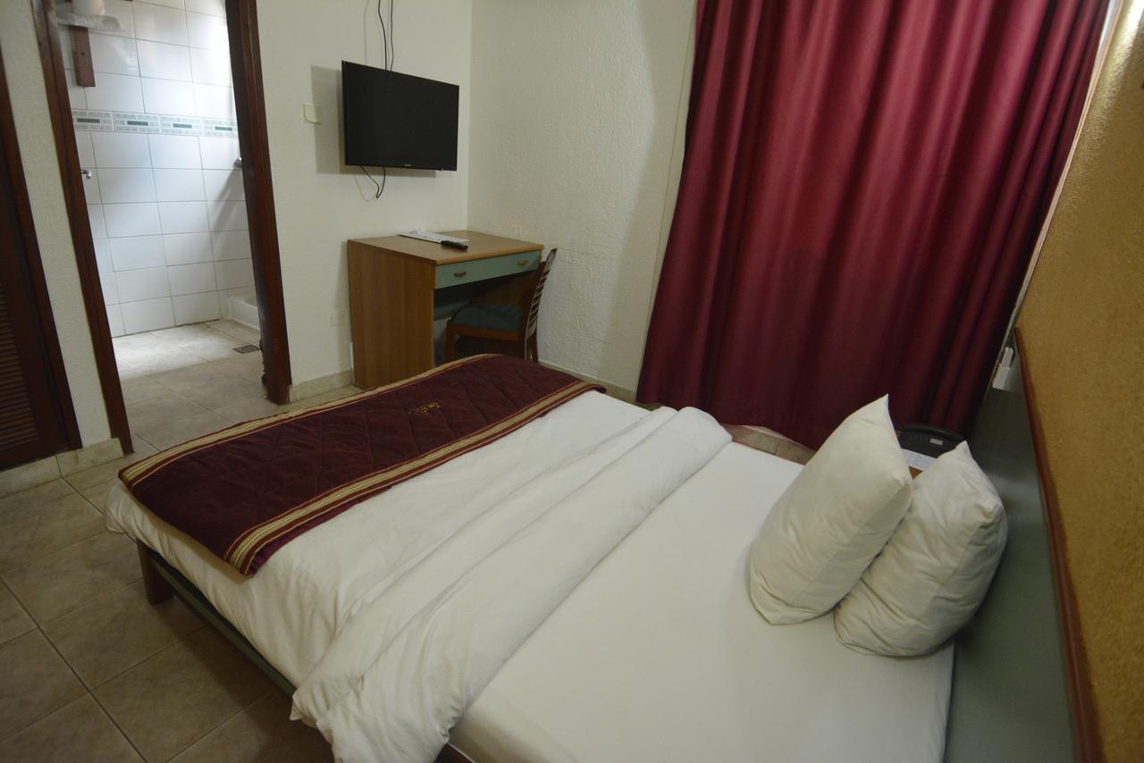 Merina Hotel Яунде Экстерьер фото