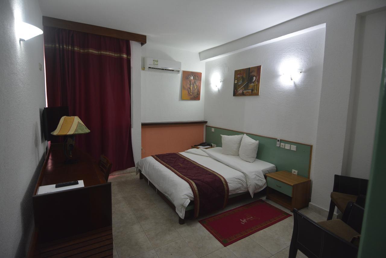 Merina Hotel Яунде Экстерьер фото