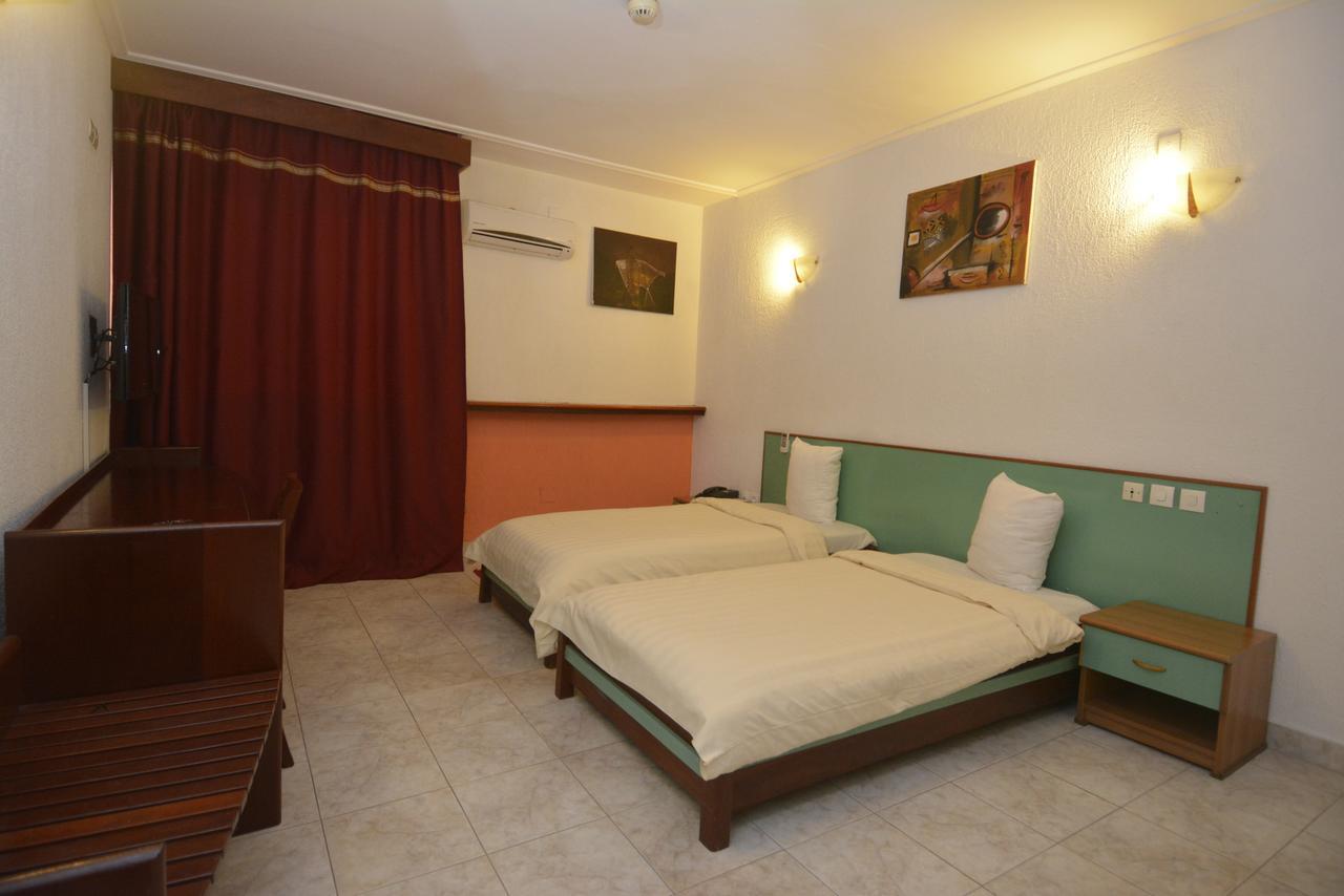 Merina Hotel Яунде Экстерьер фото