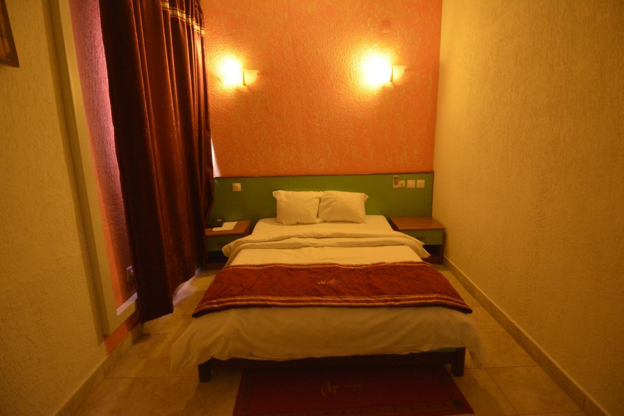 Merina Hotel Яунде Экстерьер фото